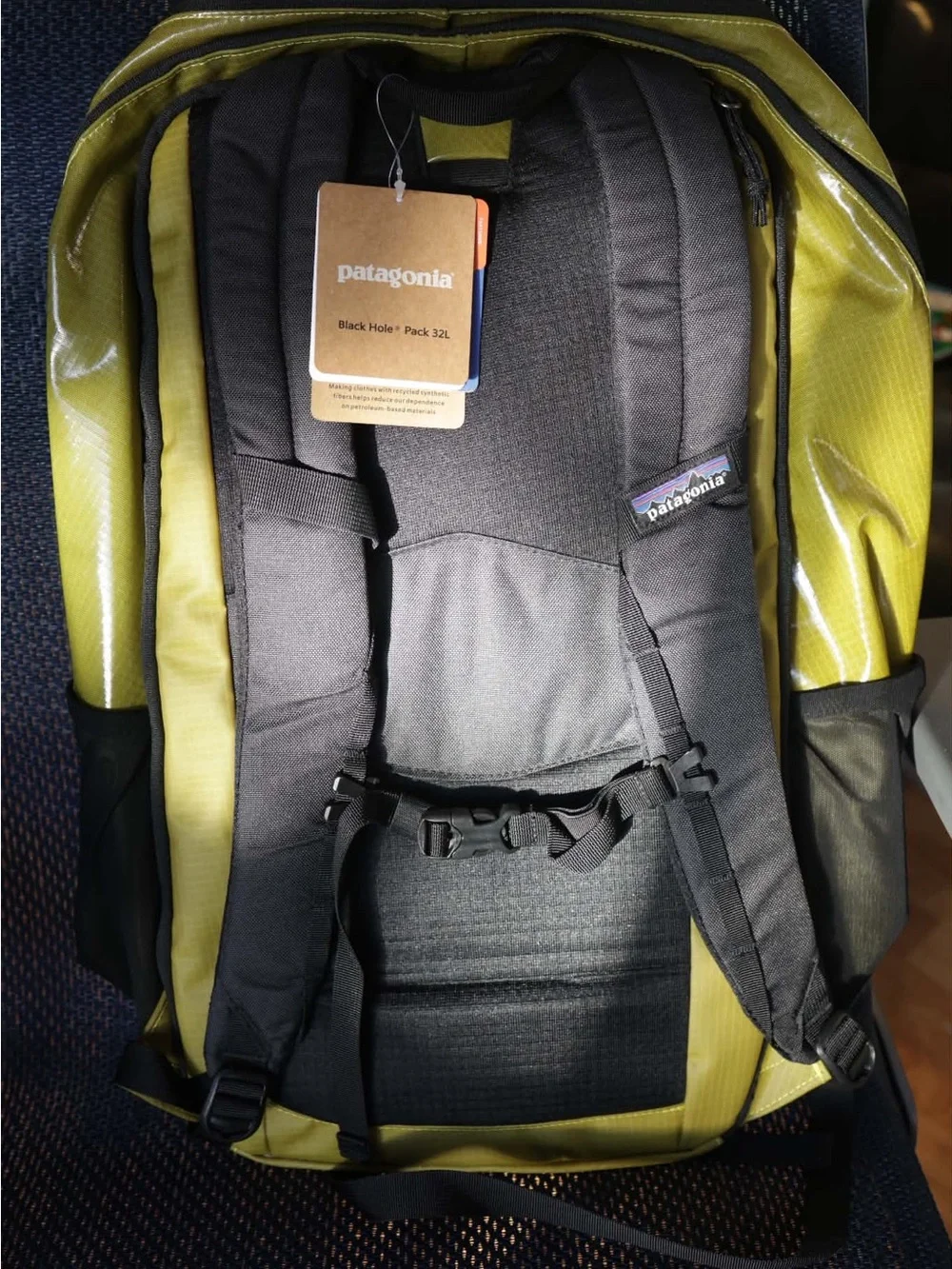 Patagonia Black Hole Pack 32L Hiking Backpack Green/Black Zip